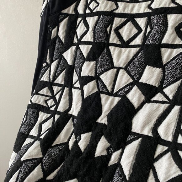 Marallis Collection Black White Geometric Pattern Sleeveless Top - Picture 6 of 8